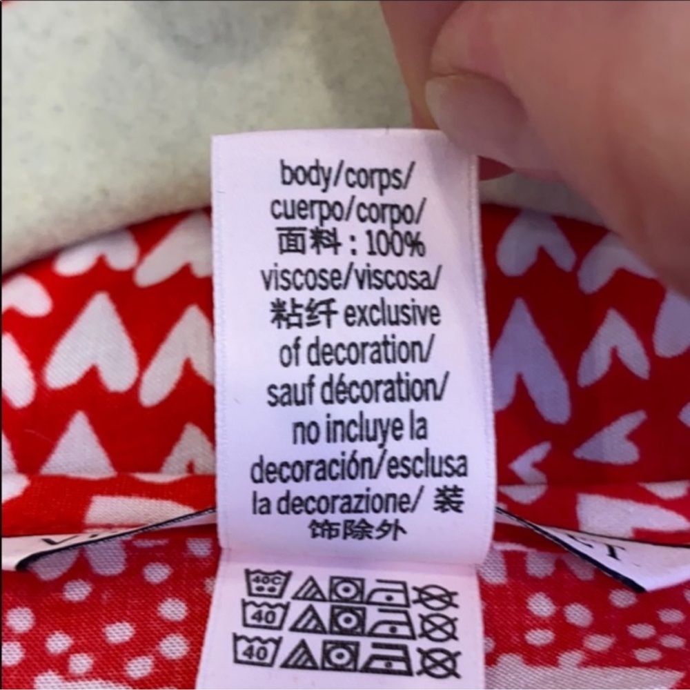 VICTORIA'S SECRET RED & WHITE HEART PRINT KIMONO ROBE - Picture 8 of 9